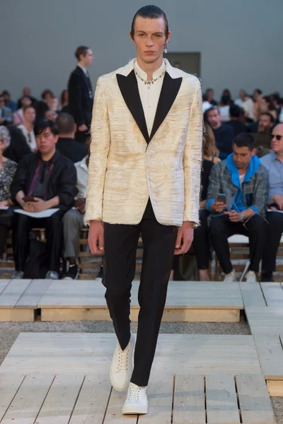 Look 36